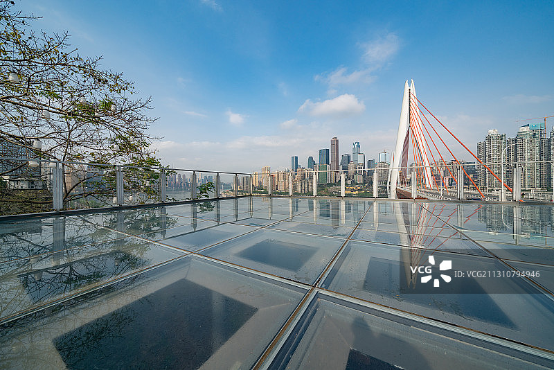 从重庆东水门大桥观景台看渝中半岛全景图片素材