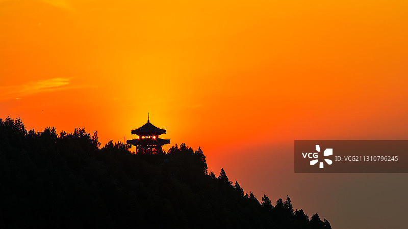 济南千佛山上拍城市的夕阳晚霞图片素材