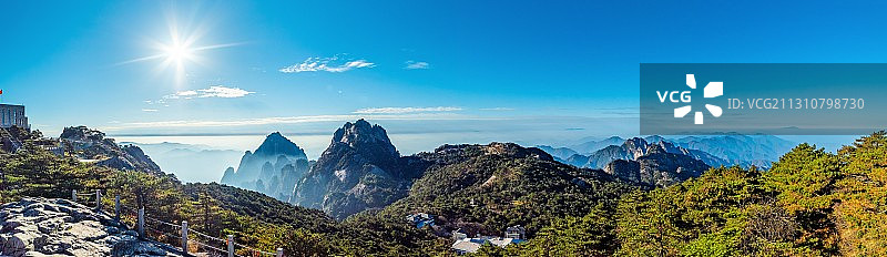 黄山风光 光明顶上拍摄莲花峰及天都峰图片素材