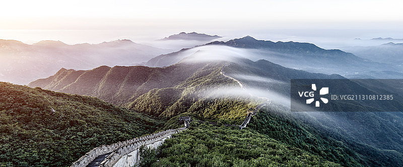 中国北京慕田峪居庸关八达岭万里长城野长城云海奇观日出图片素材