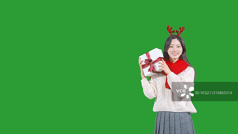 抠像白色背景韩国女性商业活动购物摄影图片素材