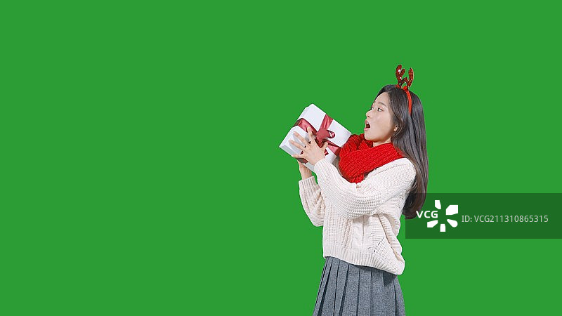 抠像白色背景韩国女性商业活动购物摄影图片素材