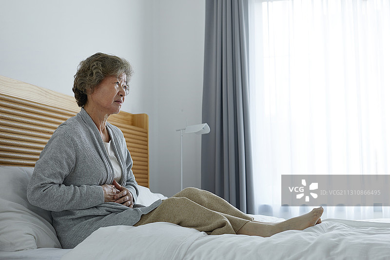 老年妇女，健康护理，老年人独居，孤独，痛苦图片素材