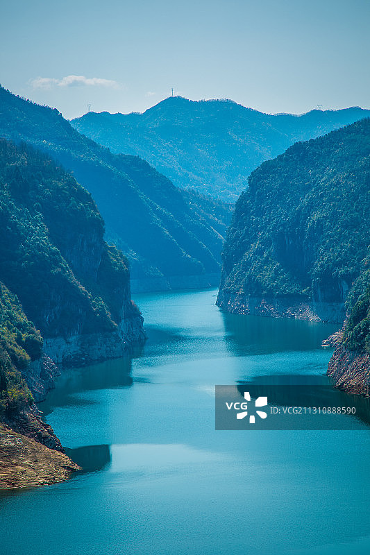 春季泄水后的白龙湖图片素材