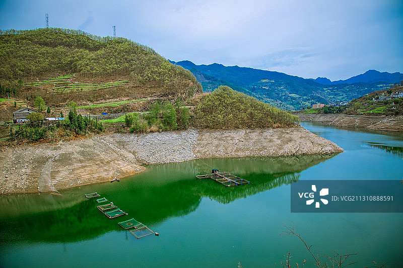 春季泄水后的白龙湖图片素材