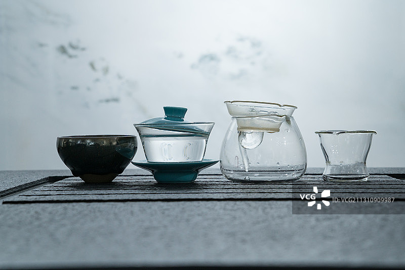 茶台上的玻璃茶具图片素材