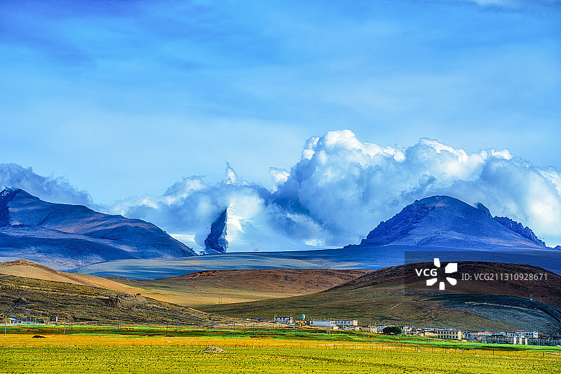 西藏日喀则定结县昌龙乡的雪山图片素材