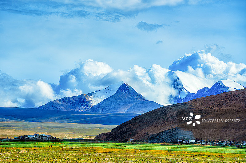 西藏日喀则定结县昌龙乡的雪山图片素材