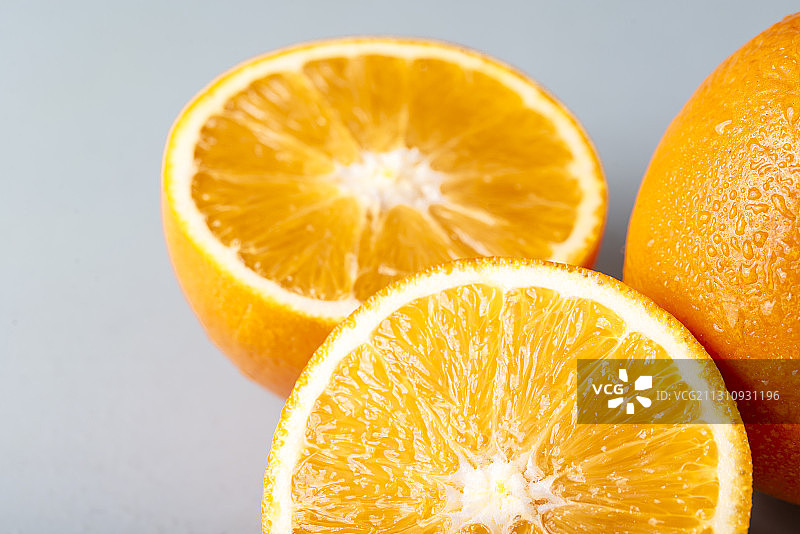 棚拍新鲜的时令水果脐橙图片素材
