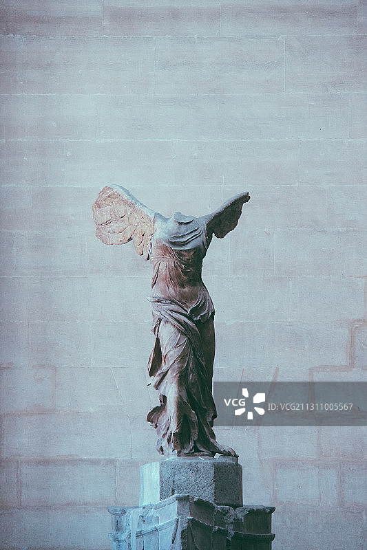 卢浮宫胜利女神雕像图片素材