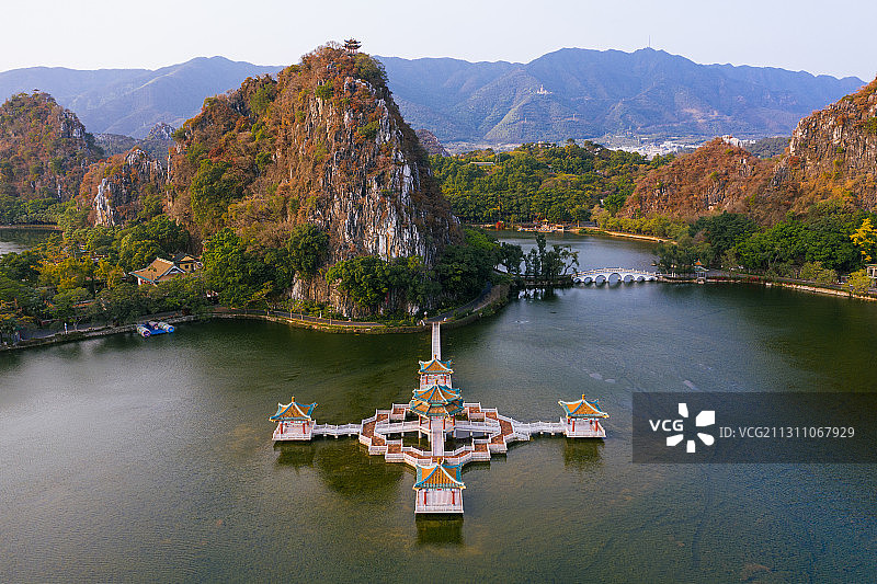 航拍广东省肇庆市端州区七星岩五龙亭水月岩云星湖岩前村 天柱岩图片素材