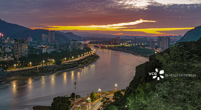 霞染岷江东流去-宜宾图片素材