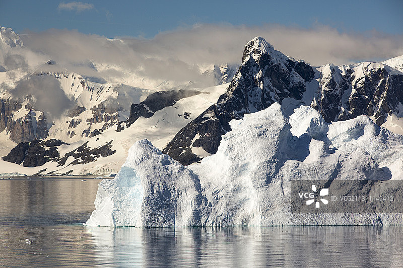 将帕默群岛从南极半岛分隔开的杰拉许海峡图片素材