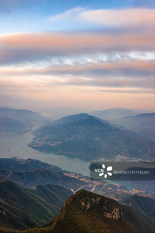 航拍重庆奉节长江瞿塘峡晨曦图片素材
