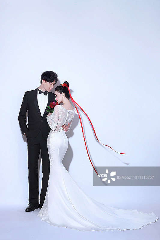 艺术时尚的新郎和新娘图片素材