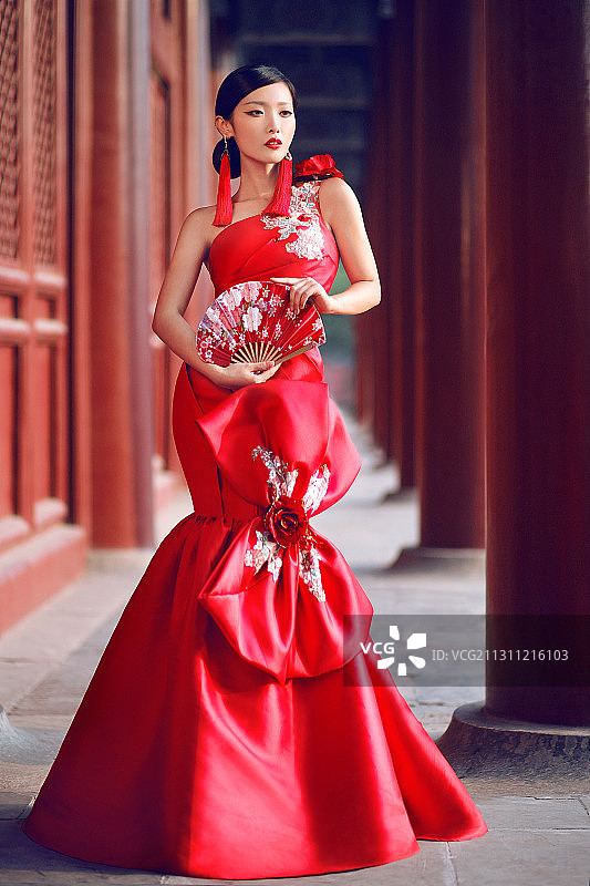 户外,中式宫殿,美丽的新娘图片素材