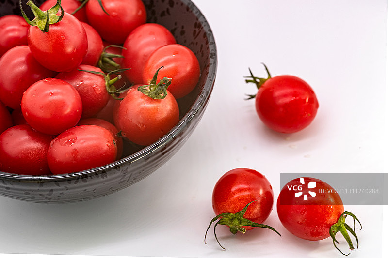 新鲜的小西红柿图片素材