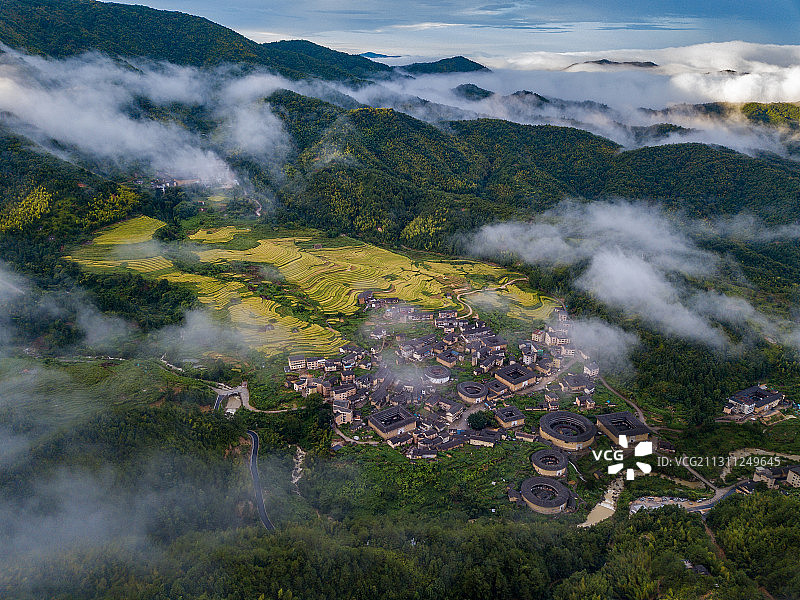 土楼初溪土楼新雨后图片素材