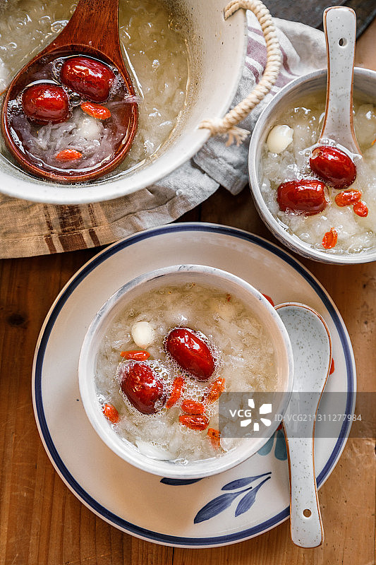 滋补炖品红枣莲子银耳羹图片素材