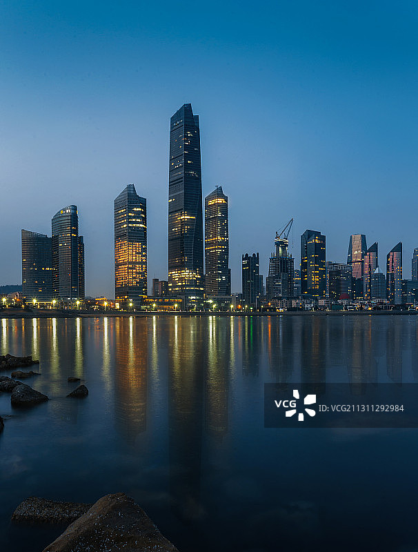 青岛海滨现代高楼城市风光图片素材