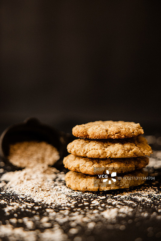 黑色背景上的燕麦饼干特写，秘鲁利马图片素材