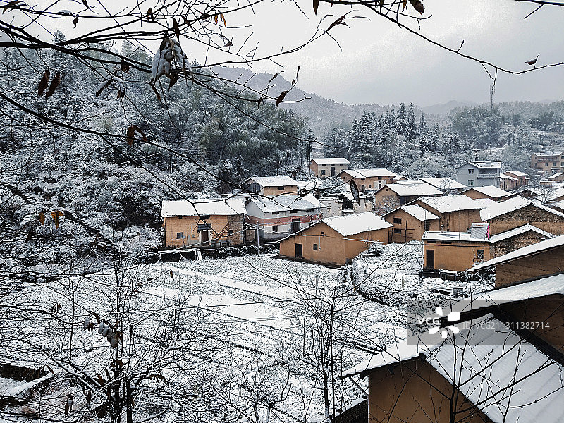 雪中山村图片素材