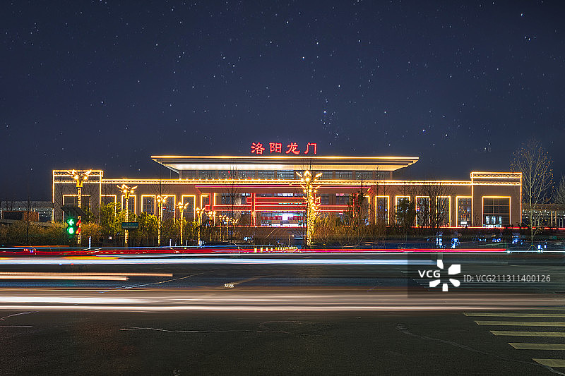 洛阳龙门高铁站，鲤鱼越过龙门将变成真龙图片素材