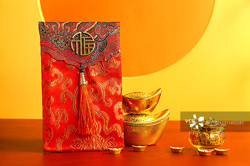 新年红包和聚宝盆金元宝图片素材
