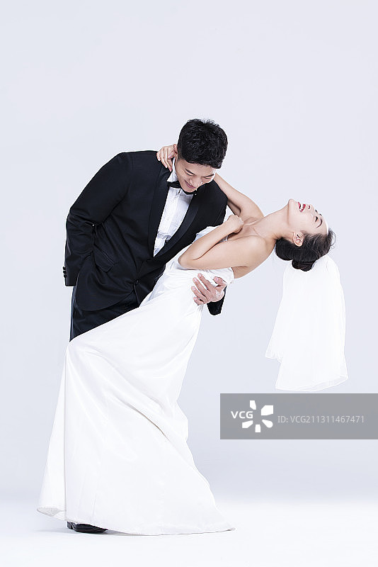 快乐的新郎与新娘图片素材