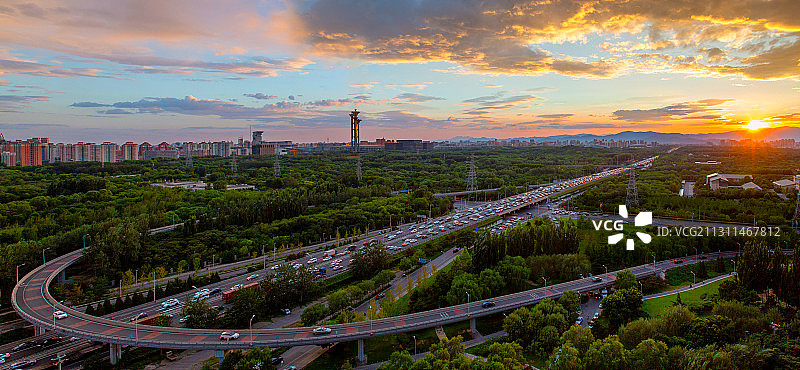 北京北五环仰山桥落日图片素材