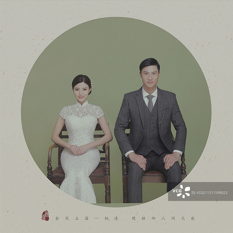 东方情侣宛如画中人图片素材