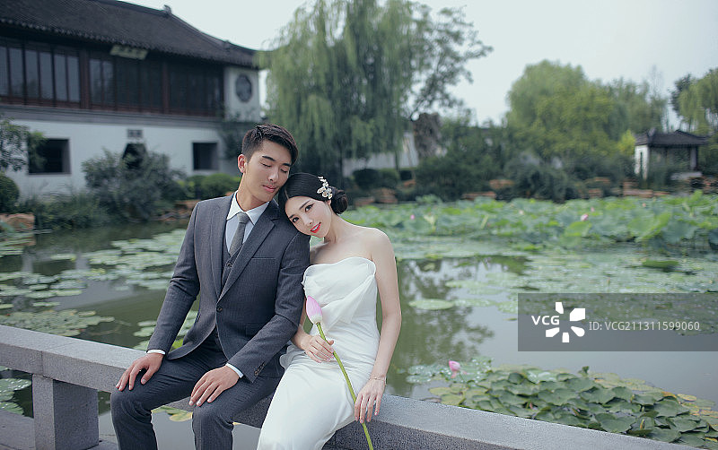 中国风,庭院园林,新郎和新娘图片素材