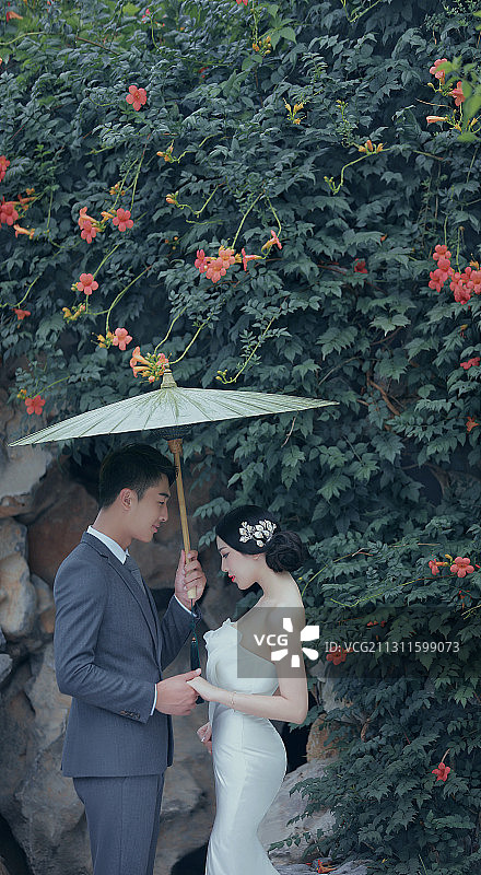 中国风,庭院园林,新郎和新娘图片素材