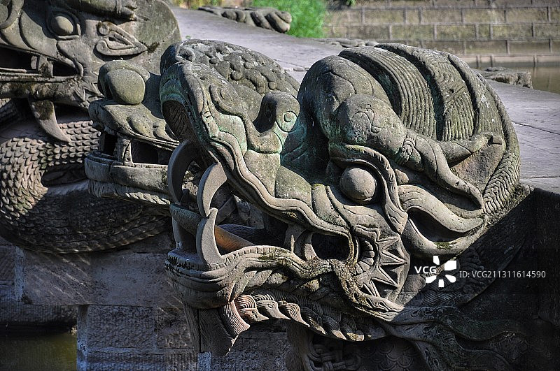四川泸县龙脑桥 明代魔幻石雕龙头古桥图片素材