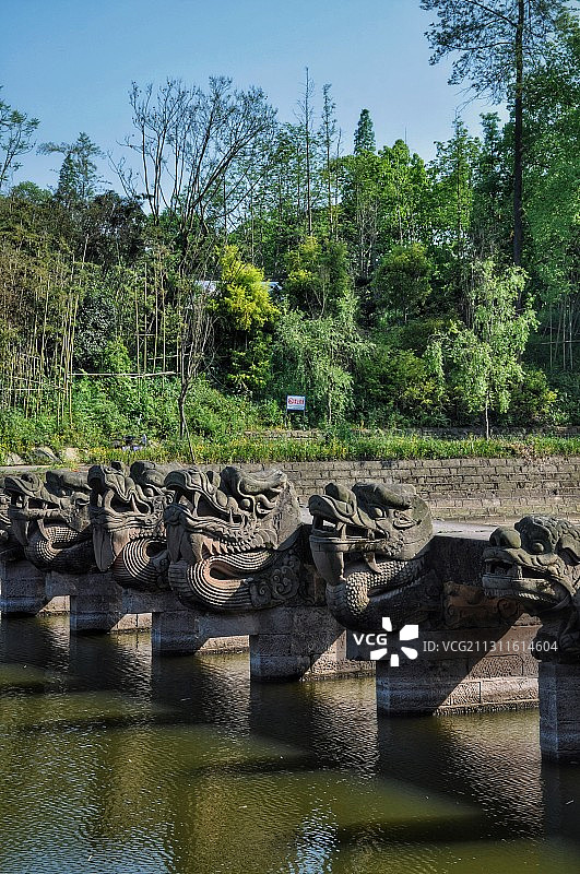 四川泸县龙脑桥 明代魔幻石雕龙头古桥图片素材