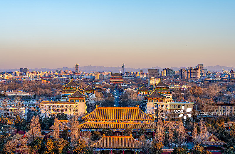 中国北京景山公园中轴线眺望奥体公园图片素材