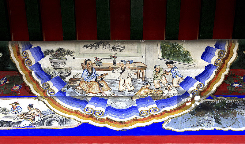 颐和园长廊里的包袱皮苏式彩画孔融让梨图片素材