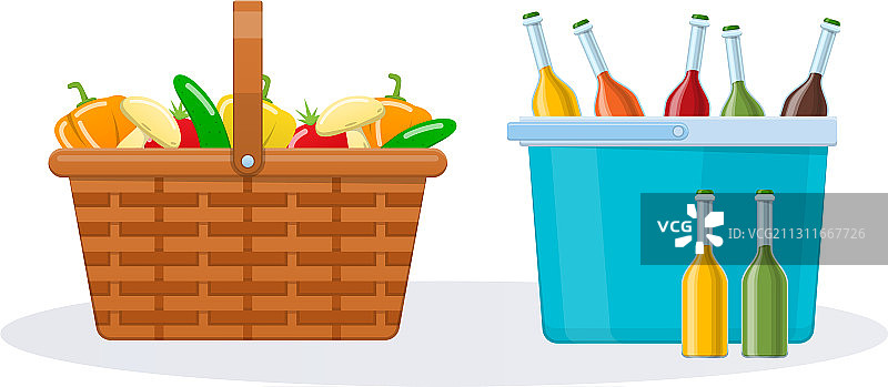 装有新鲜蔬菜和塑料的柳条筐图片素材