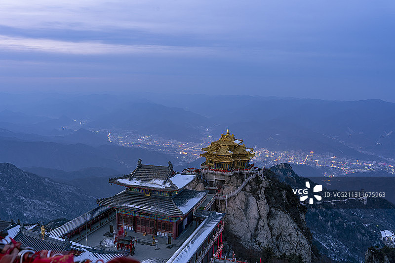 金顶道观群晚霞俯瞰图片素材