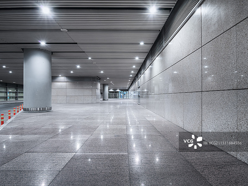 首都机场T3航站楼地下停车场行车道汽车广告背景图图片素材