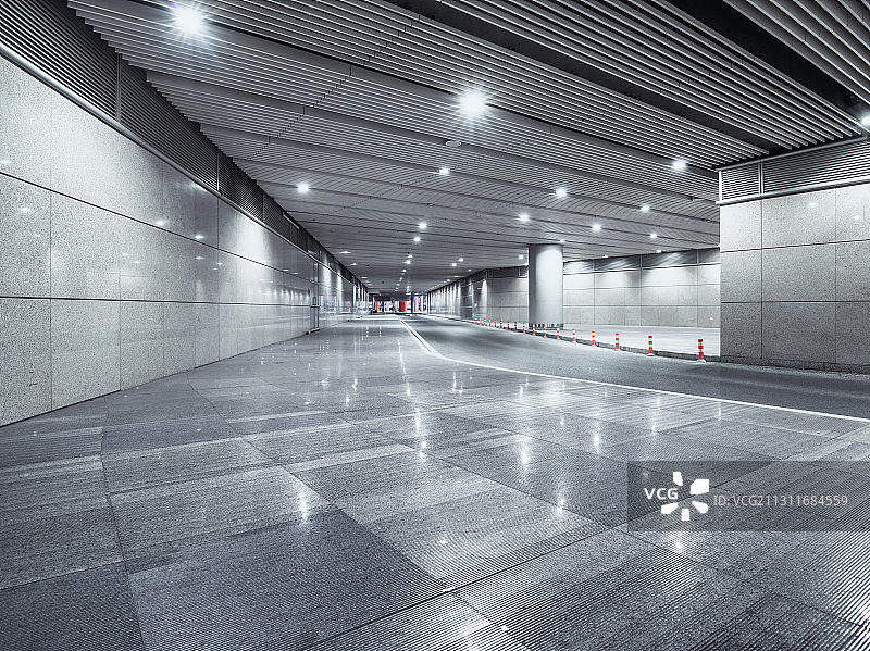 首都机场T3航站楼地下停车场行车道汽车广告背景图图片素材