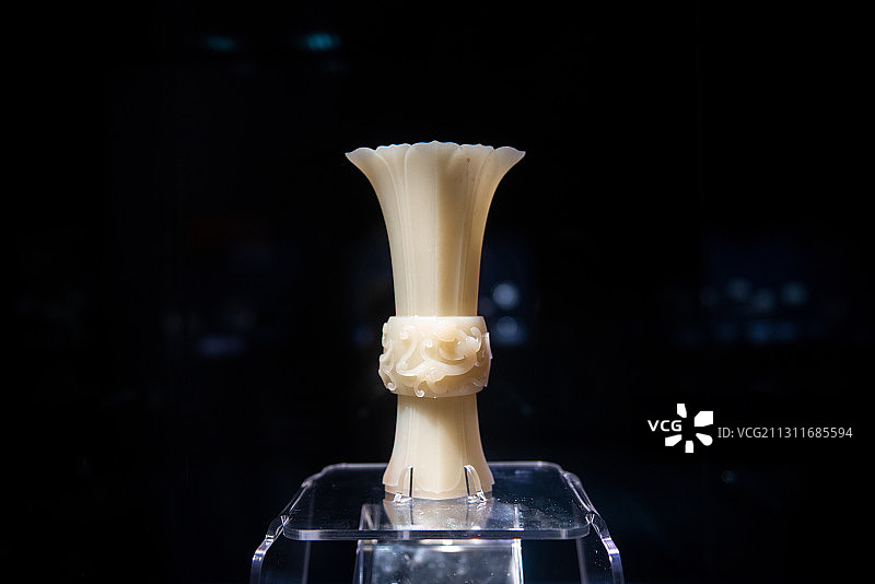 博物馆玉器樽摆件图片素材