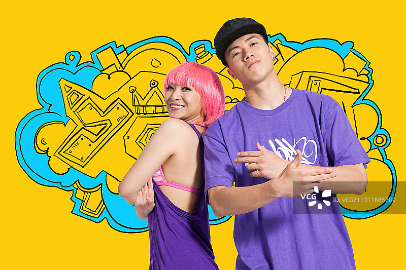 奔跑的年轻情侣图片素材