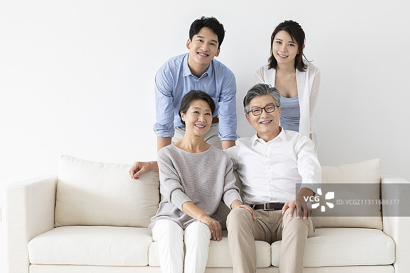 开心的一家四口图片素材