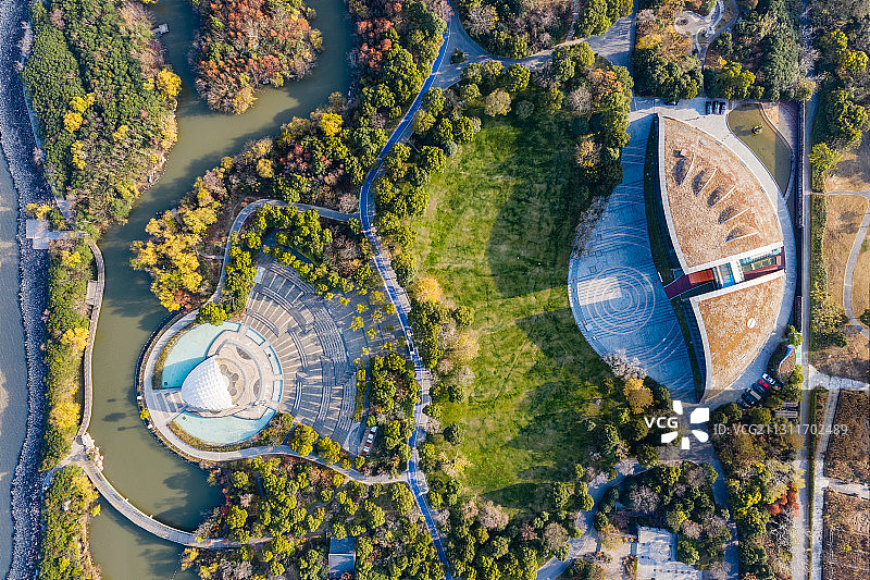 上海宝山区吴淞炮台湾湿地森林公园的贝壳剧场和长江河口科技馆图片素材