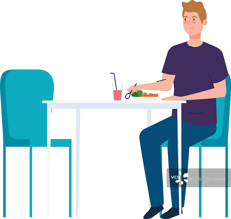 男人坐在椅子上，桌子上有食物图片素材