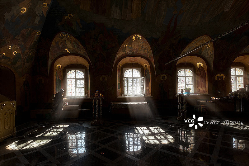 神深爱众人图片素材