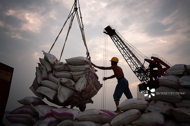 长沙港码头工人图片素材
