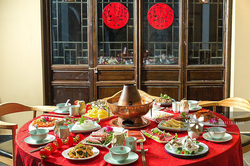 新年年夜饭团圆饭火锅图片素材