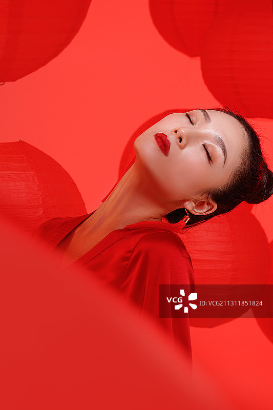 红衣美女肖像图片素材
